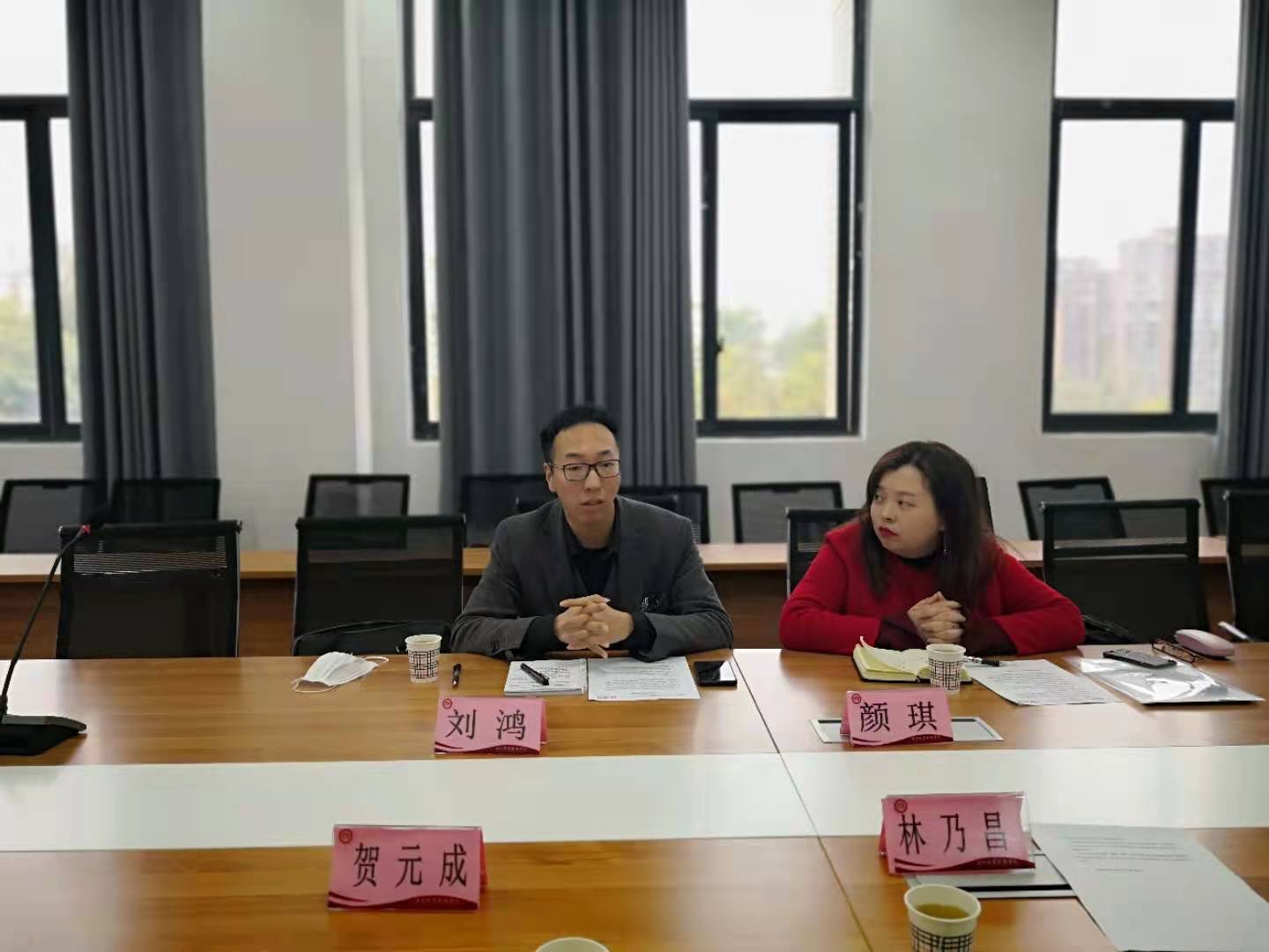 图3 费德创新(重庆)科技文化有限公司总经理刘鸿介绍企业经验.jpg 图3 费德创新(重庆)科技文化有限公司总经理刘鸿介绍企业经验.jpg