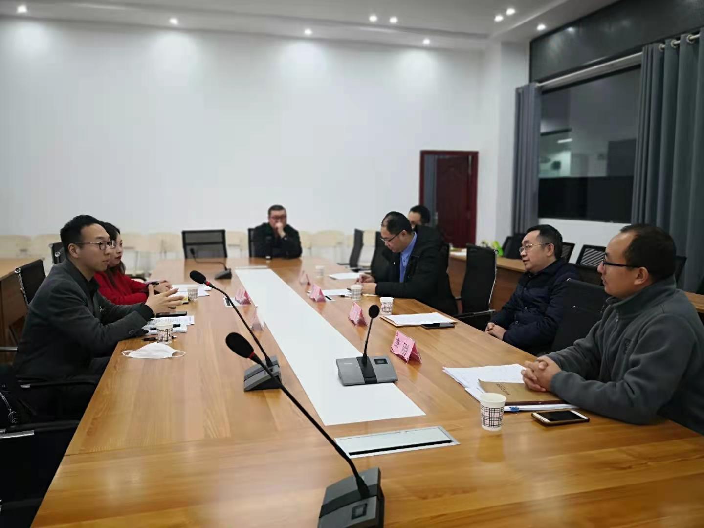 图1 费德企业领导与机械工程学院领导座谈交流现场.jpg 图1 费德企业领导与机械工程学院领导座谈交流现场.jpg